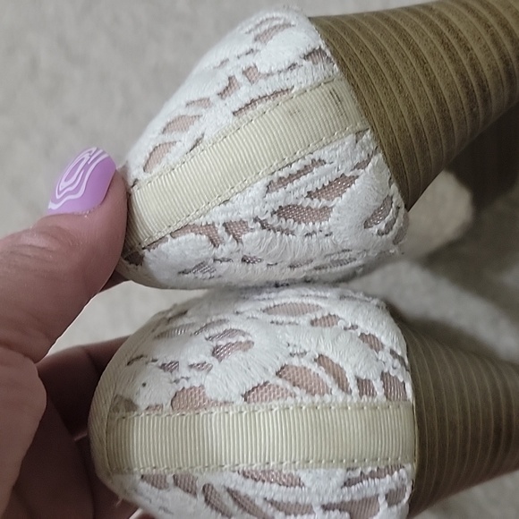 American eagle Women Wood Wedge Ivory Lace Open Toe Slide on Shoe Wedge Size 7 - Picture 6 of 9